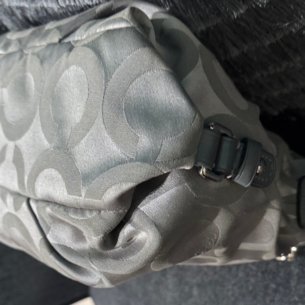 Coach Silver Gray Signature Chain-Trim Shoulder Bag - Picture 4 of 8
